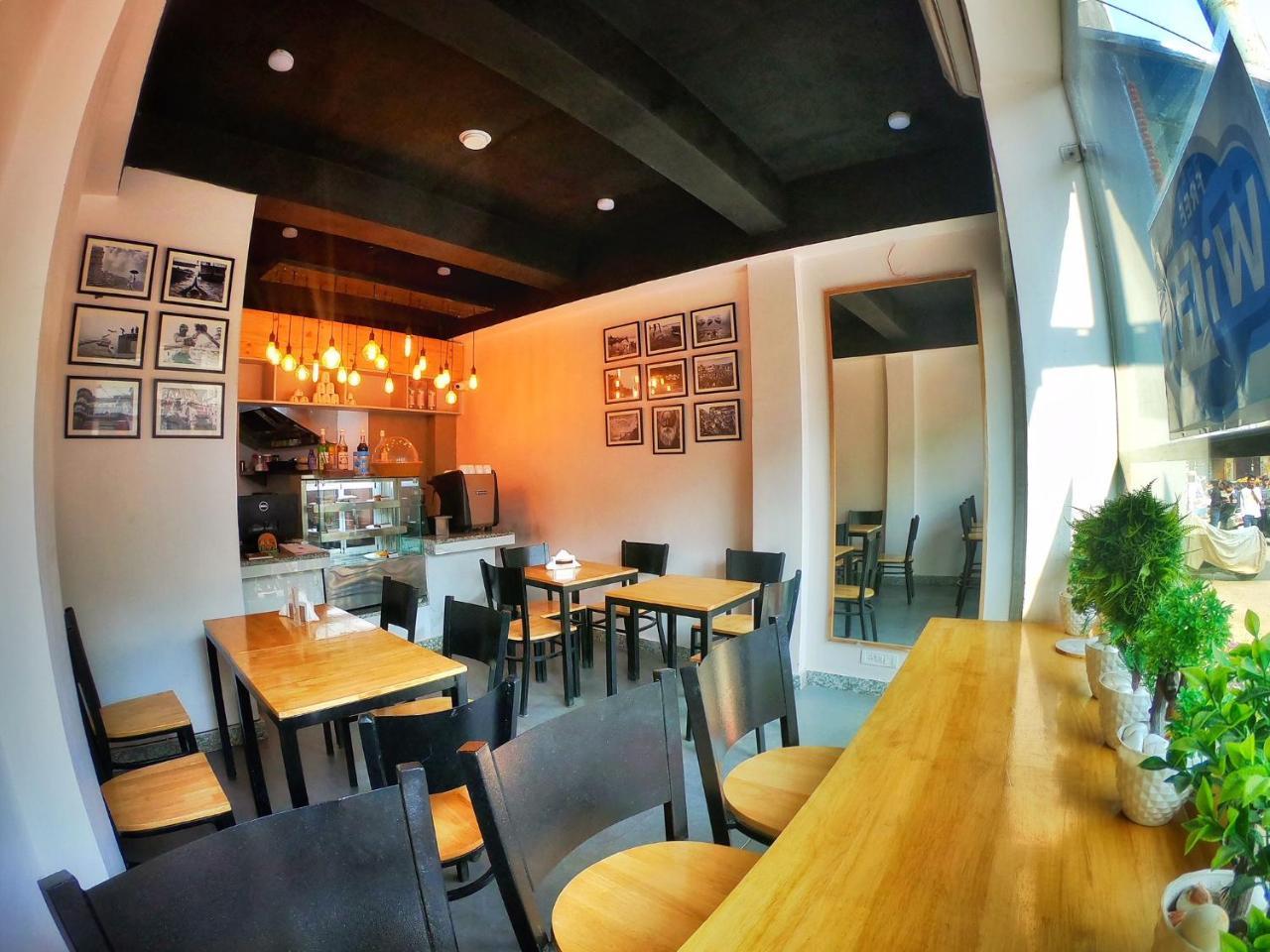 Via Varanasi-A Boutique Hotel Экстерьер фото